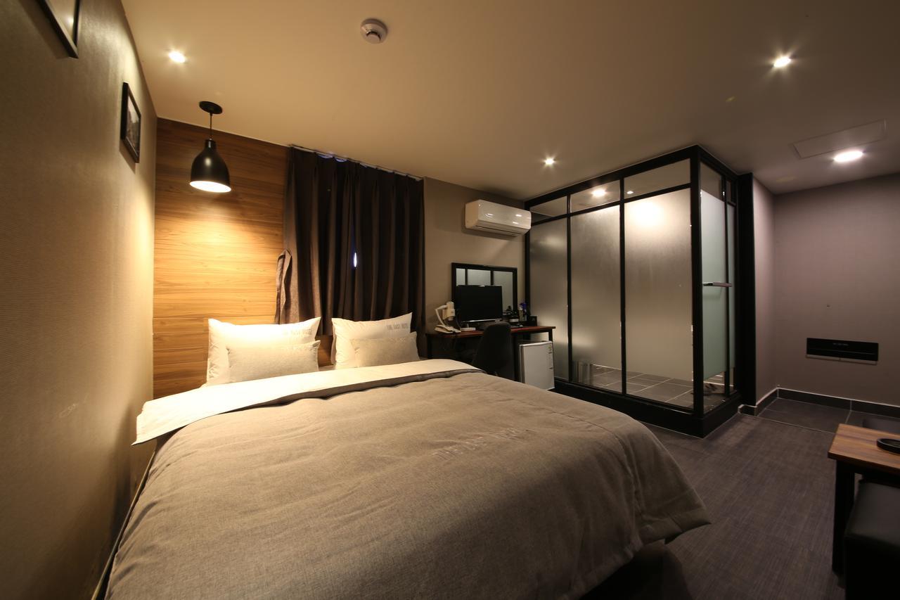 The Last Hotel Nampo Busan Buitenkant foto