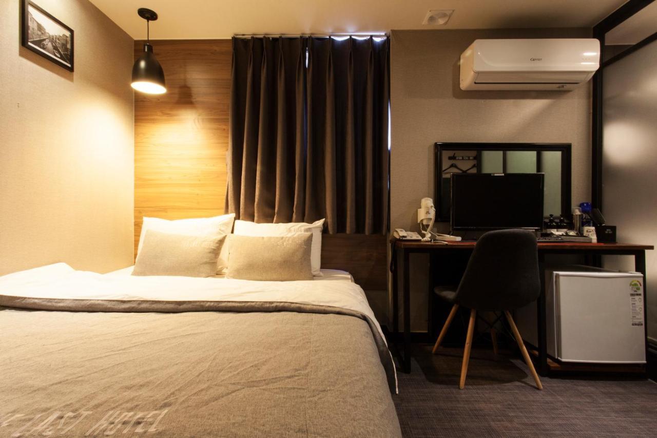 The Last Hotel Nampo Busan Buitenkant foto